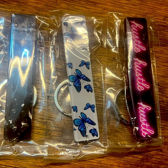 Multifunctional “Card Grabber Keychain” for Long Nails (Set of 3) - Picture 2 of 5